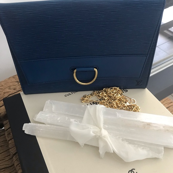 LOUIS VUITTON Stunning blue Louis Vuitton Epi clutch bag   EUC , rare  color - Picture 5 of 16